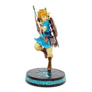 The Legend of Zelda: Breath of The Wild Link Collector's Edition Statue